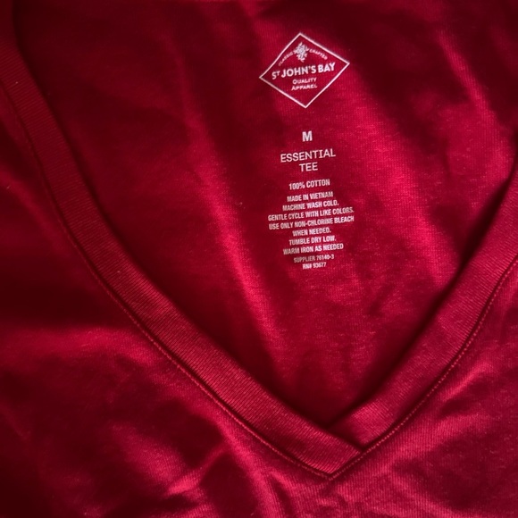 St. John's Bay V-Neck red Tee - Picture 3 of 4